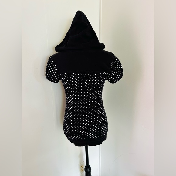 Energie Women’s Black & White Polka Dot Drawstring V-Neck Hooded T-Shirt - Picture 6 of 8
